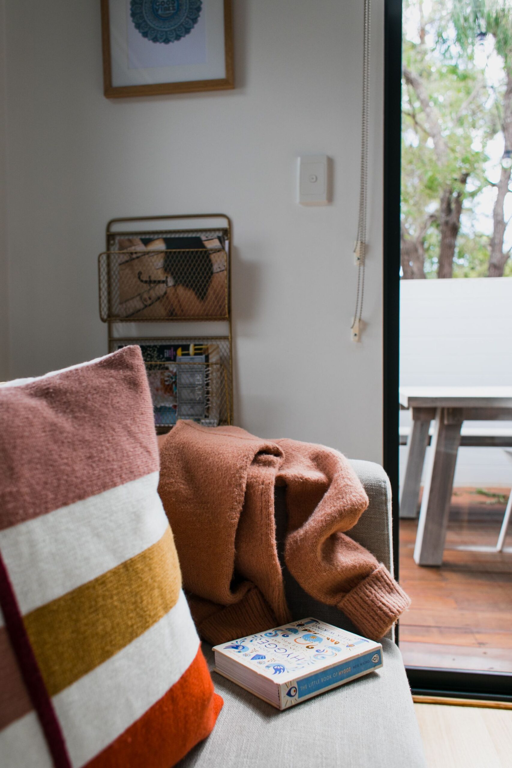Salon avec canapé dans un logement particulier